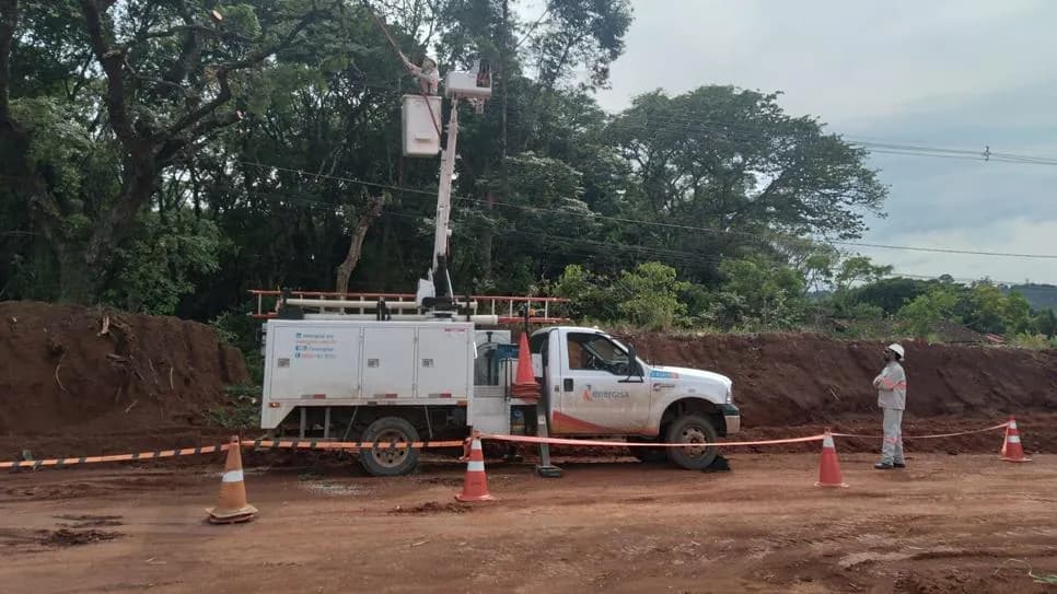 TEMPORAIS COM VENTOS DE ATÉ 80 KM/H COLOCAM REGIÃO DE PRESIDENTE PRUDENTE EM ALERTA NO FIM DE SEMANA