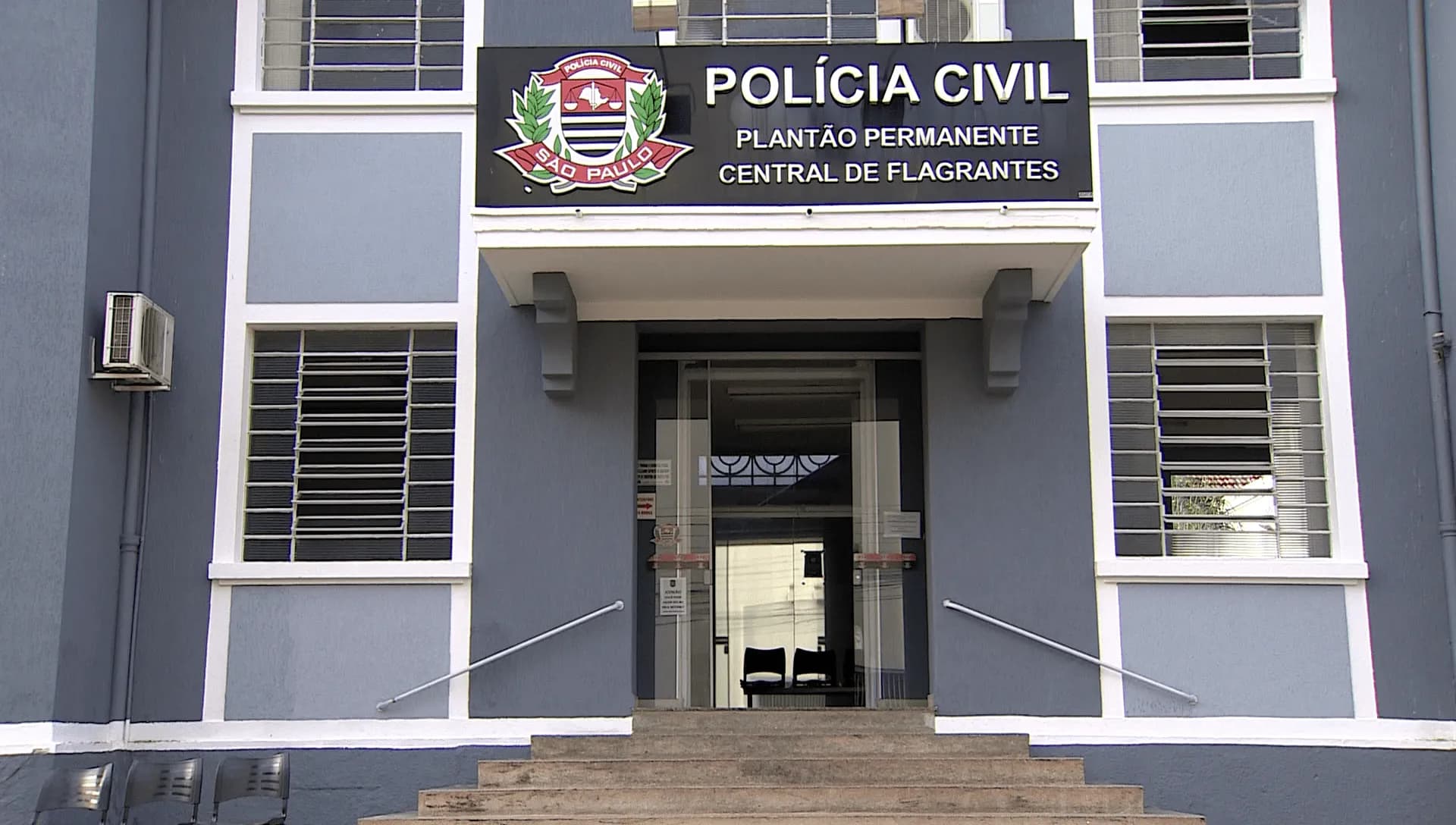 HOMEM É PRESO EM FLAGRANTE APÓS AGREDIR E AMEAÇAR ESPOSA DE MORTE NO PARQUE FURQUIM, EM PRESIDENTE PRUDENTE