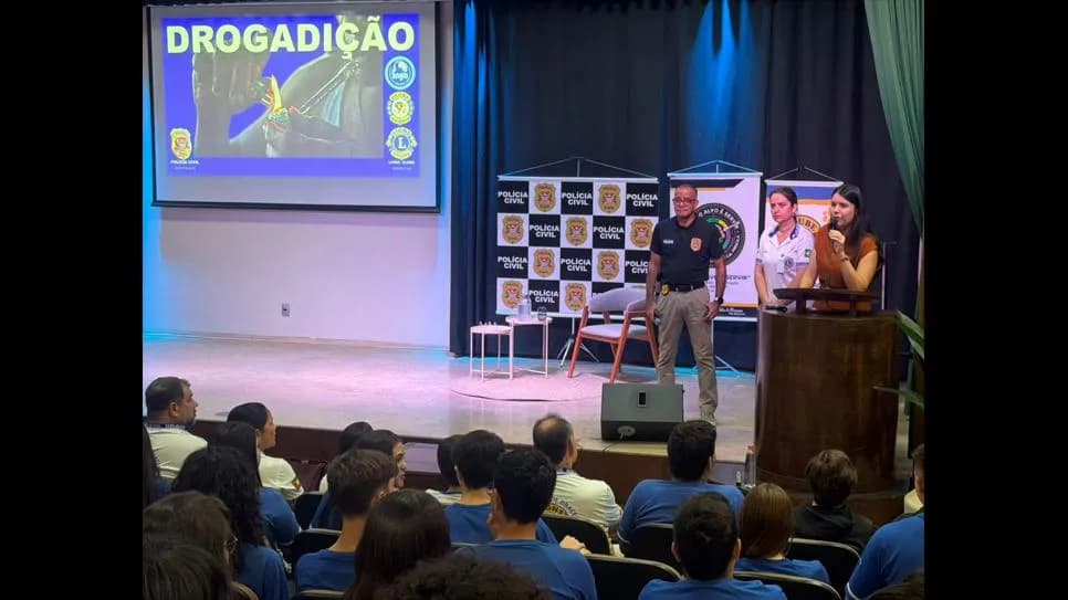 POLÍCIA CIVIL ORIENTA ESTUDANTES DE DRACENA SOBRE OS FATORES DE RISCO E MALEFÍCIOS DAS DROGAS
