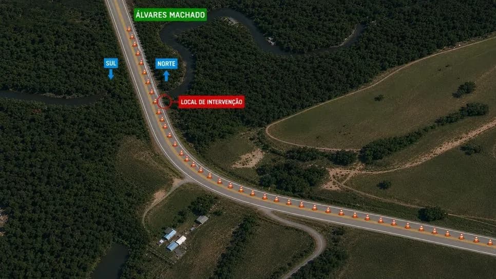 Obras emergenciais de contenção de erosão e recomposição de aterro afetam trânsito na Rodovia Vicinal Vereador José Molina, em Álvares Machado