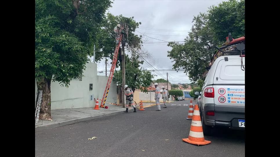 Com rajadas de ventos previstas de até 70km/h, instabilidade climática deixa equipes de prontidão na região de Presidente Prudente