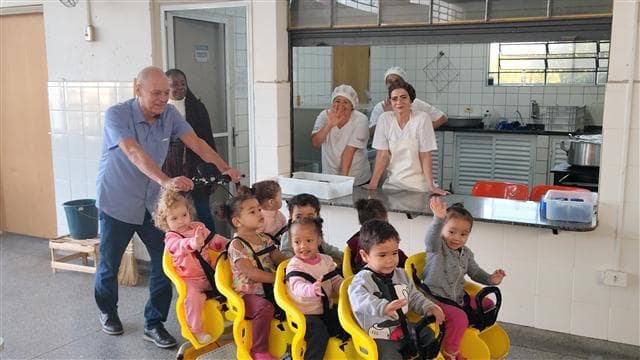PREFEITURA DE PRESIDENTE PRUDENTE INICIA ENTREGA DE CARRINHOS DE TRANSPORTE INFANTIL COLETIVO E VISTORIA OBRAS EM ESCOLA