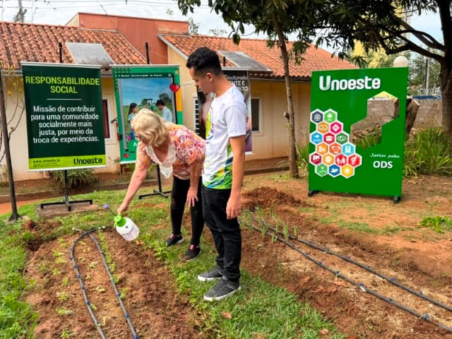 PREFEITURA E UNOESTE REALIZAM REPLANTIO DE HORTA NA VILA DA DIGNIDADE